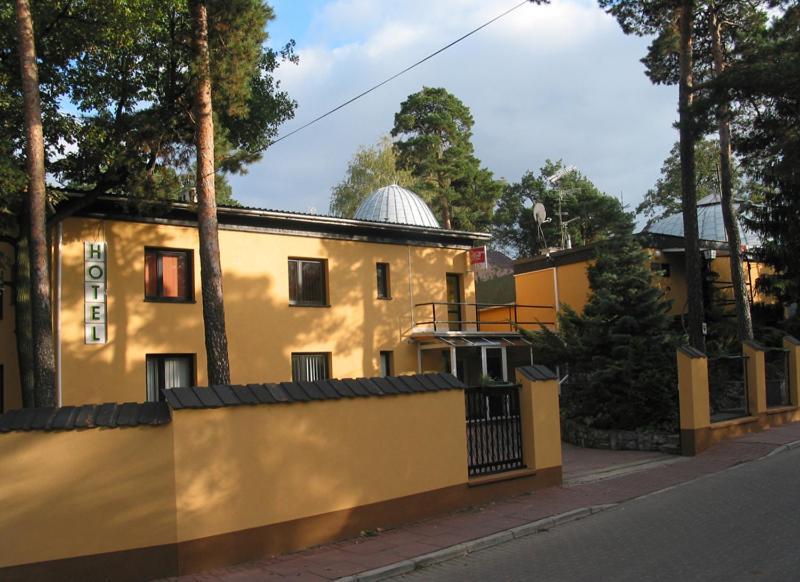 Noclegi Ufo Varşova Dış mekan fotoğraf